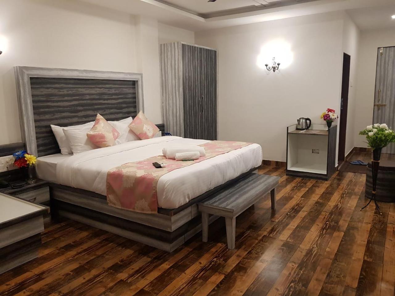 C P Cottage Mahābaleshwar Esterno foto